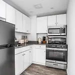 Chic Midtown 2Bedroom Cozy & Modern Retreat In Hells Kitchen