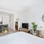 1597-10 New Studio Upper East Side W&D In Unit