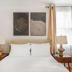 26-1C Gramercy Large 1Br Wd
