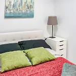 3 Bedroom Cozy Unit In Hells Kitchen
