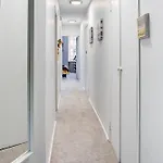 3 Bedroom Cozy Unit In Hells Kitchen