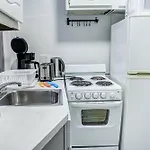 3 Bedroom Cozy Unit In Hells Kitchen
