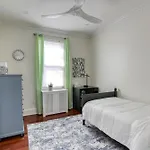 Close To Prospect Park, King Size Beds, 30 Minutes To Times Square, Free Parking