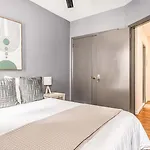 Elegant & Chic 4 Bdr & 1 Bth In Midtown Manhattan