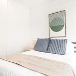 Elegant & Chic 4 Bdr & 1 Bth In Midtown Manhattan