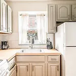 Elegant & Chic 4 Bdr & 1 Bth In Midtown Manhattan