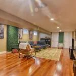 Close To Prospect Park, King Size Beds, 30 Minutes To Times Square, Free Parking