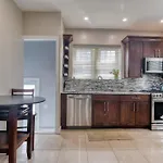 Close To Prospect Park, King Size Beds, 30 Minutes To Times Square, Free Parking