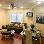 Private Garden Apartment