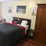 Private Garden Apartment
