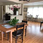 Queens Briarwood Garden House