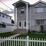 Cute Jamaica Apt. W/ Patio+Grill - 19 Mi. To Nyc!