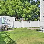 Cute Jamaica Apt. W/ Patio+Grill - 19 Mi. To Nyc!