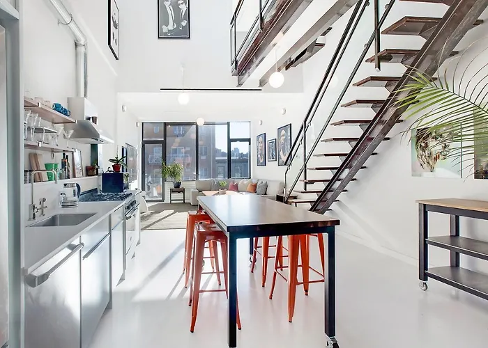 Luxury 3 Bedroom Duplex Manhattan Skyline Vews