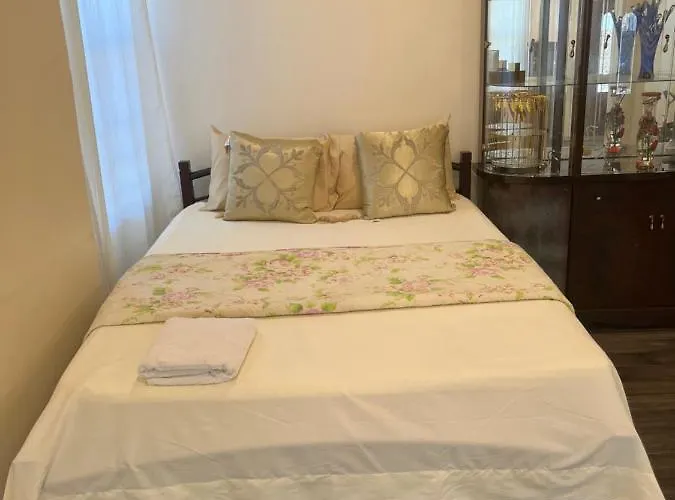 A Cheap Family Room In Queens