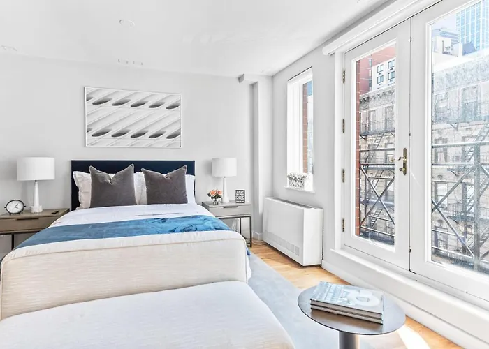 Luxe Studio Suite In Upper East Side With Charming Juliet Balcony