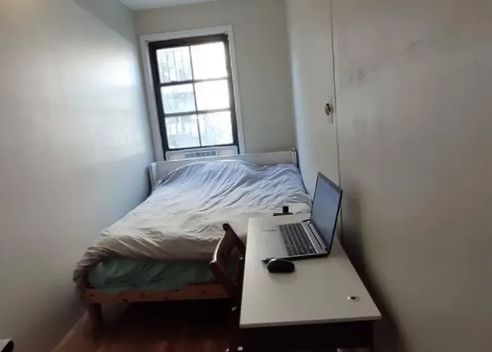 Central & Affordable Williamsburg Small Room