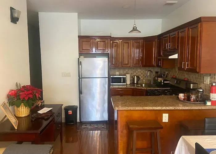Beautiful Bedroom In A Private Home With Access To Patio