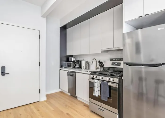 Studio W Charming Juliet Balcony In Upper East