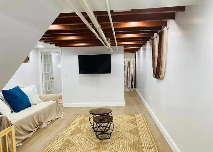 The Green House W/ Private Ent