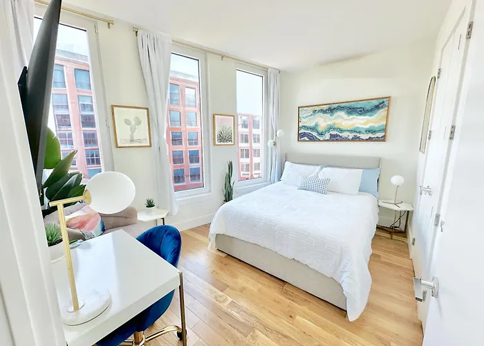 Large One Bedroom - Massive Private Terrace - Luxury Building - Williamsburg - Greenpoint