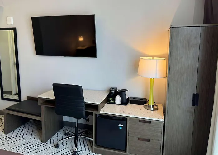 Super 8 By Wyndham Bronx Near Stadium