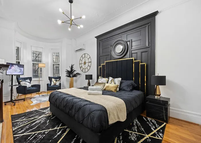 1 Min To Subway, King Bed Luxurious Airy Space Patio At \