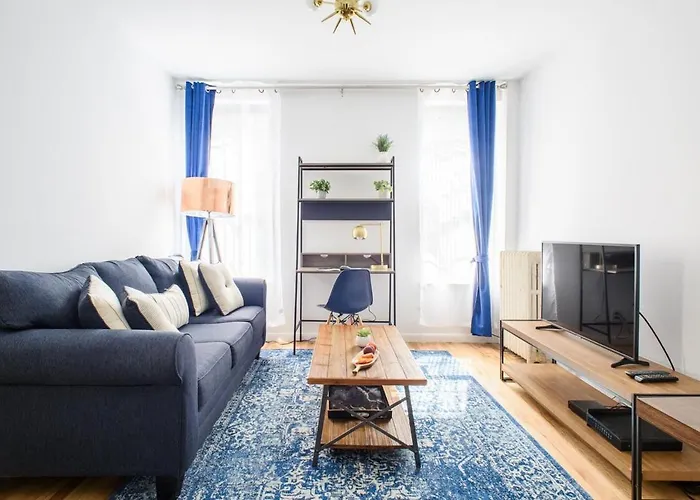 428-3R Spacious 2Br Newly Furnished
