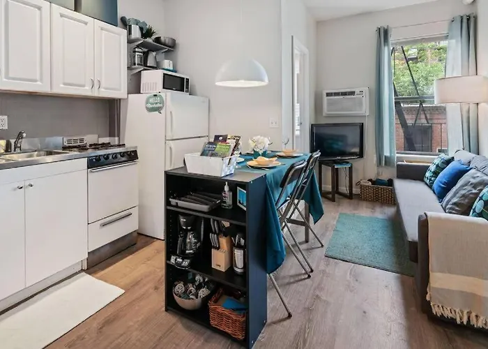 2Br Great Location Short Walk To Times Square