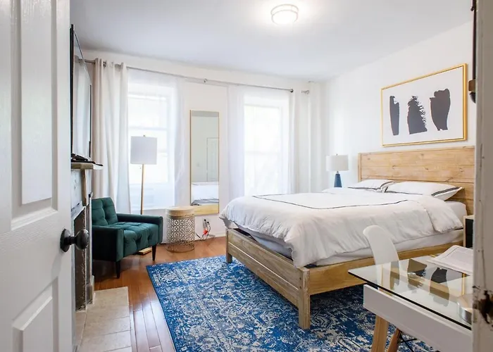454-3W Prime Location 2Br Newly Furnished Sleeps 5