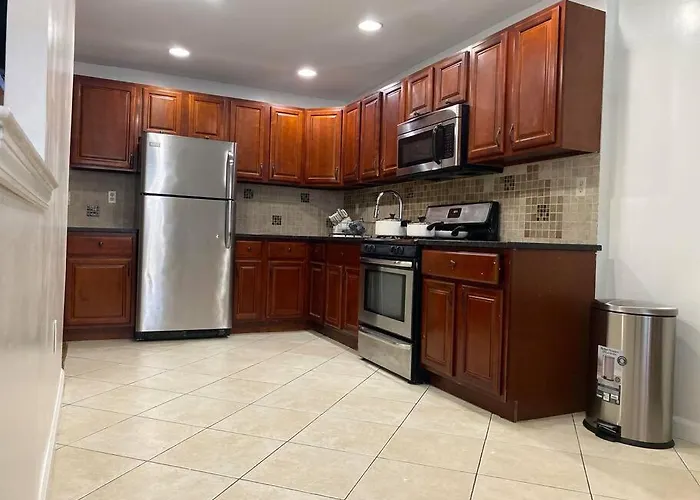 Cozy 2-Bedrooms Bungalow In Canarsie Brooklyn