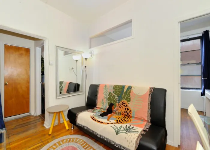 Unique 2 Bed 1 Bath In Ues