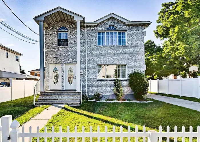 Cute Jamaica Apt. W/ Patio+Grill - 19 Mi. To Nyc!