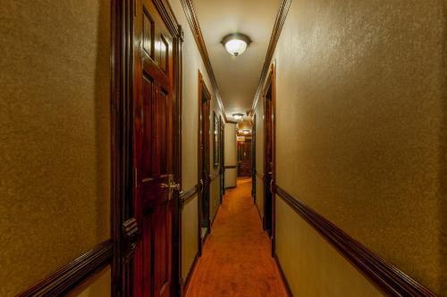 17 - Extended Hotel