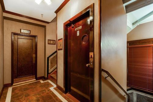 17 - Extended Hotel