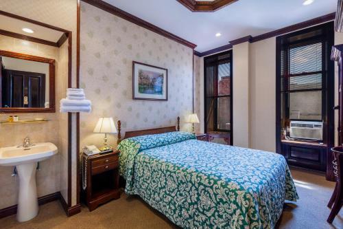 17 - Extended Hotel