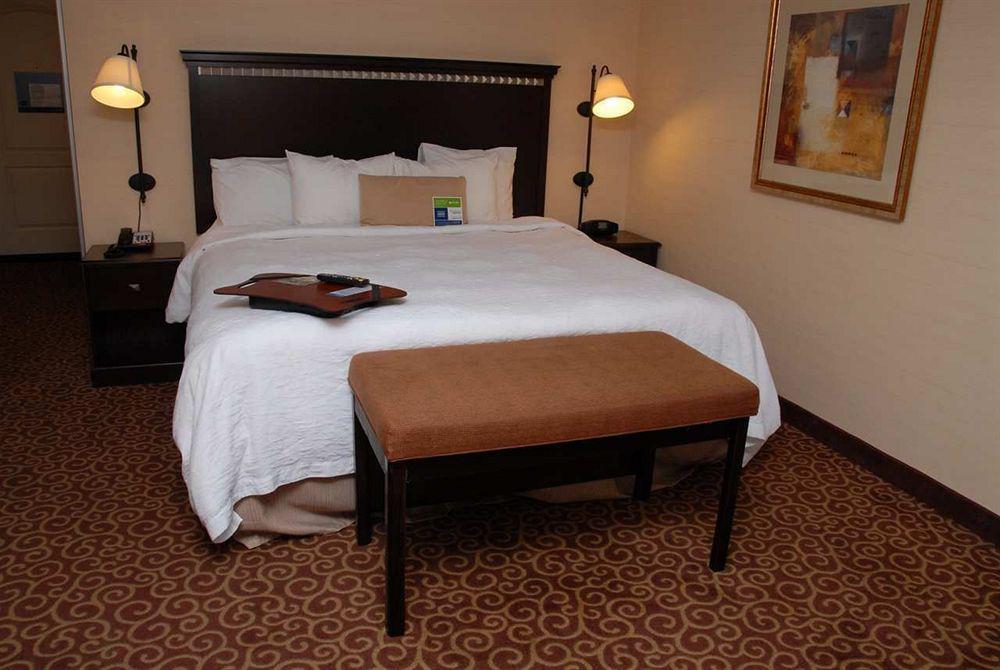 Hampton Inn&suites Staten Island 3*
