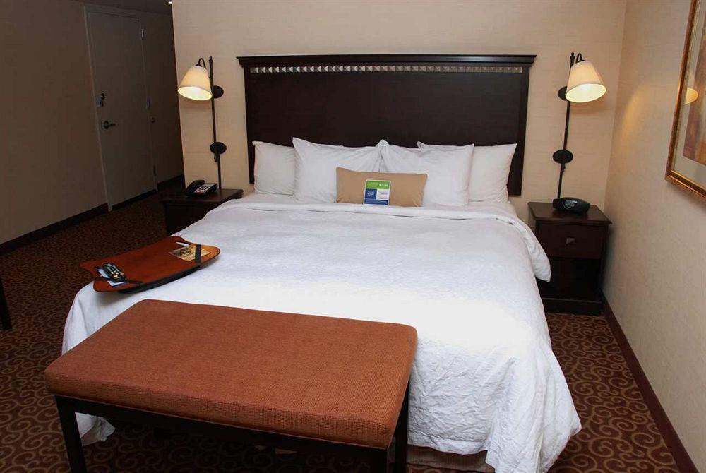 Hampton Inn&suites Staten Island Hotel
