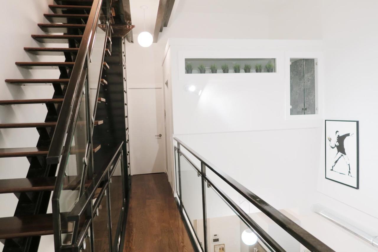Luxury 3 Bedroom Duplex Manhattan Skyline Vews