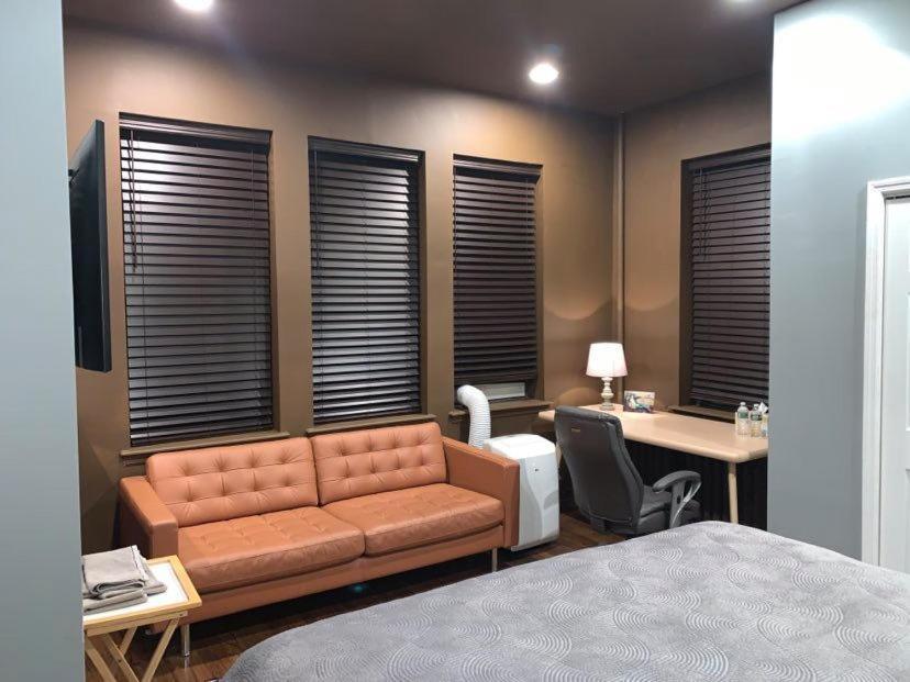 Dom-nyc Hide-a-way Guest house New York