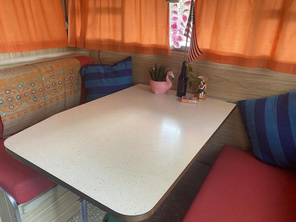 Chalet 60s Surf Camper With Nyc Skyline View In Rockaway New York