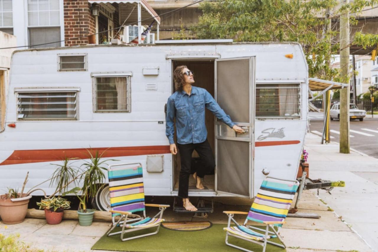 Chalet 60s Surf Camper With Nyc Skyline View In Rockaway