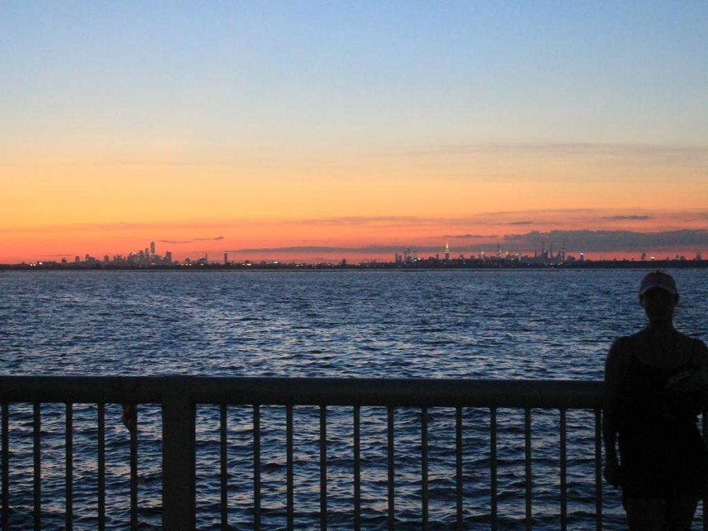 60s Surf Camper With Nyc Skyline View In Rockaway New York
