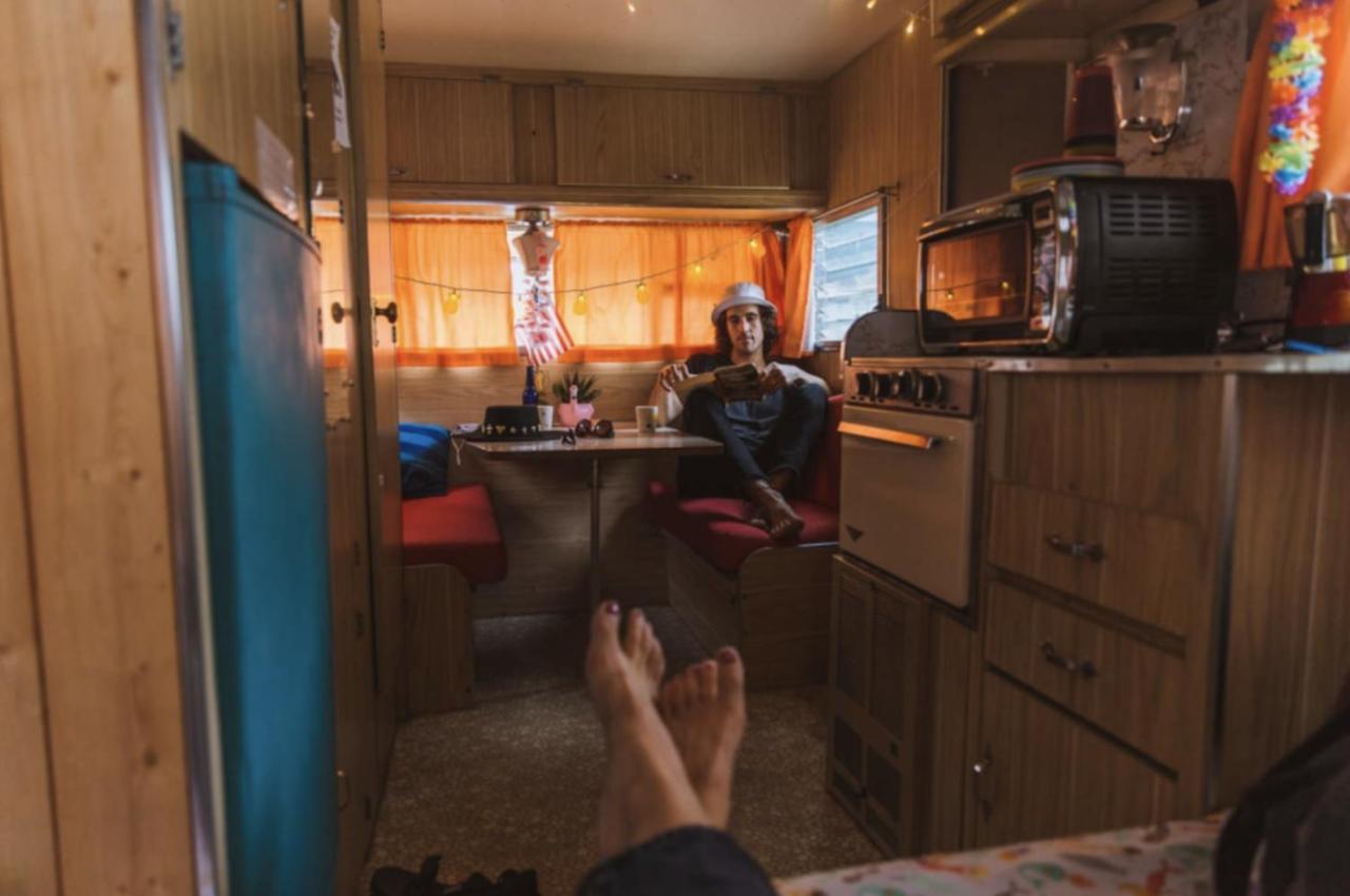 Chalet 60s Surf Camper With Nyc Skyline View In Rockaway *