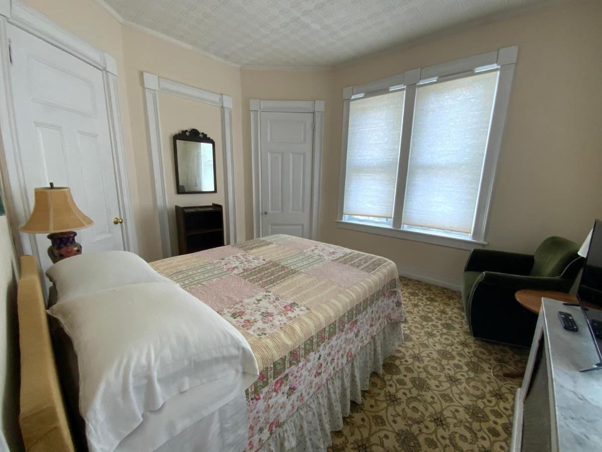 Pl And Gallery Bed & Breakfast New York