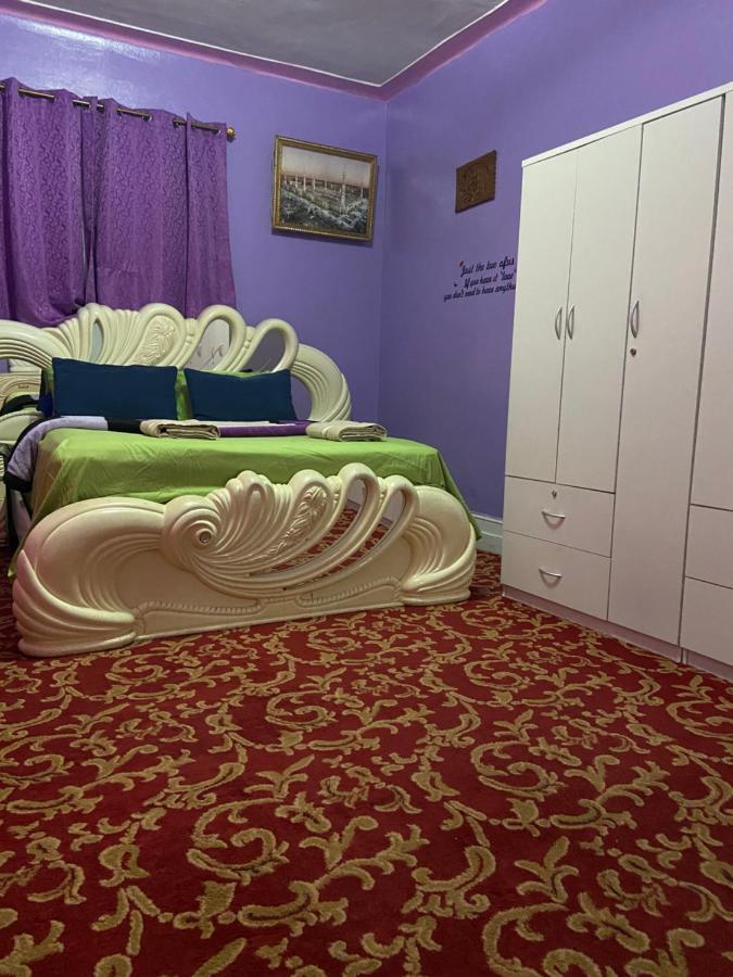 Guest house A Lavish In Queens