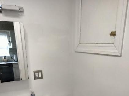 Apartment Beautiful Brooklyn Koi-fish Pond-garden