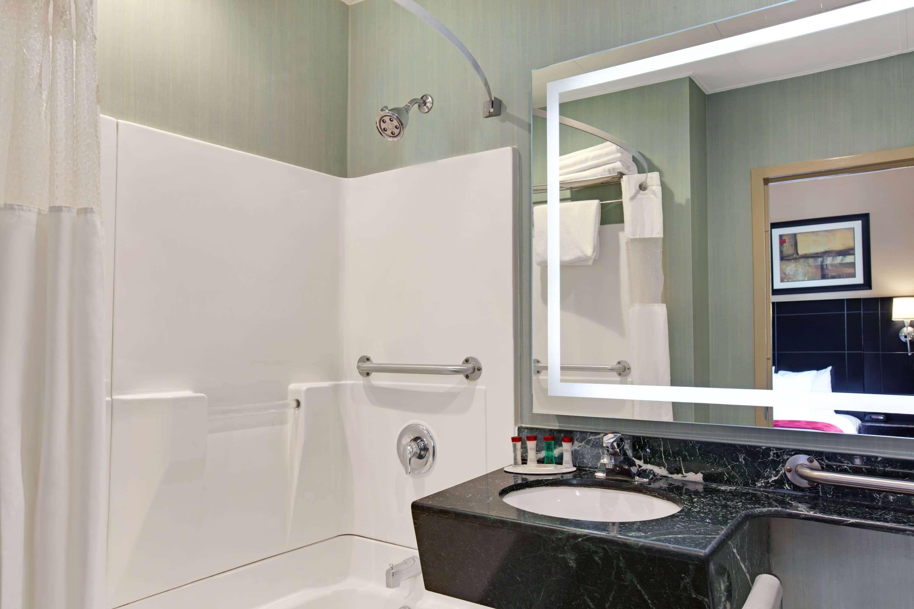Hotel Ramada By Wyndham Bronx