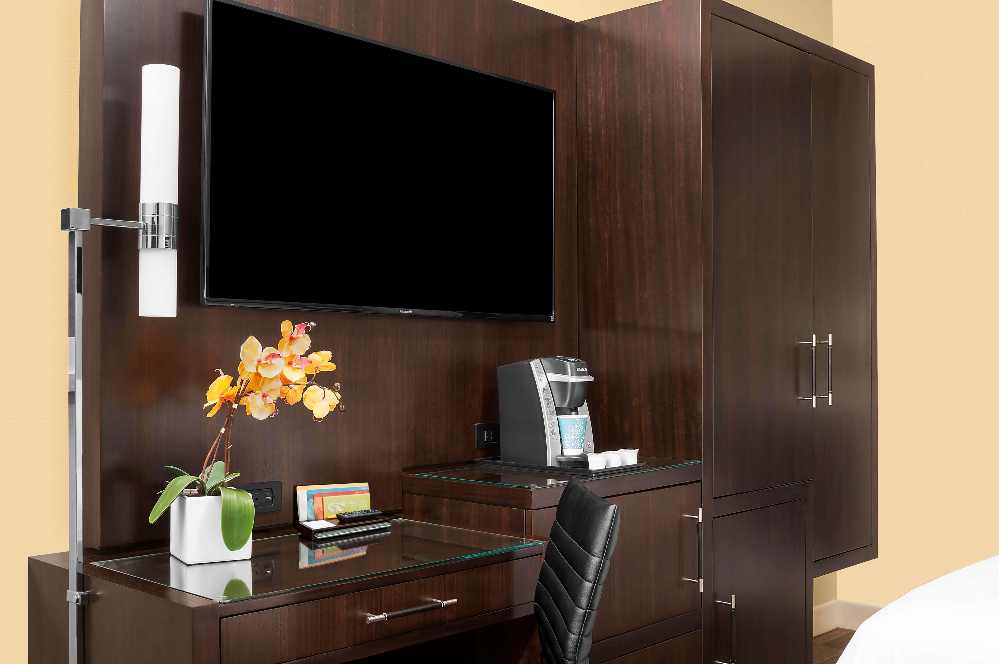 Hilton Garden Times Square 3*