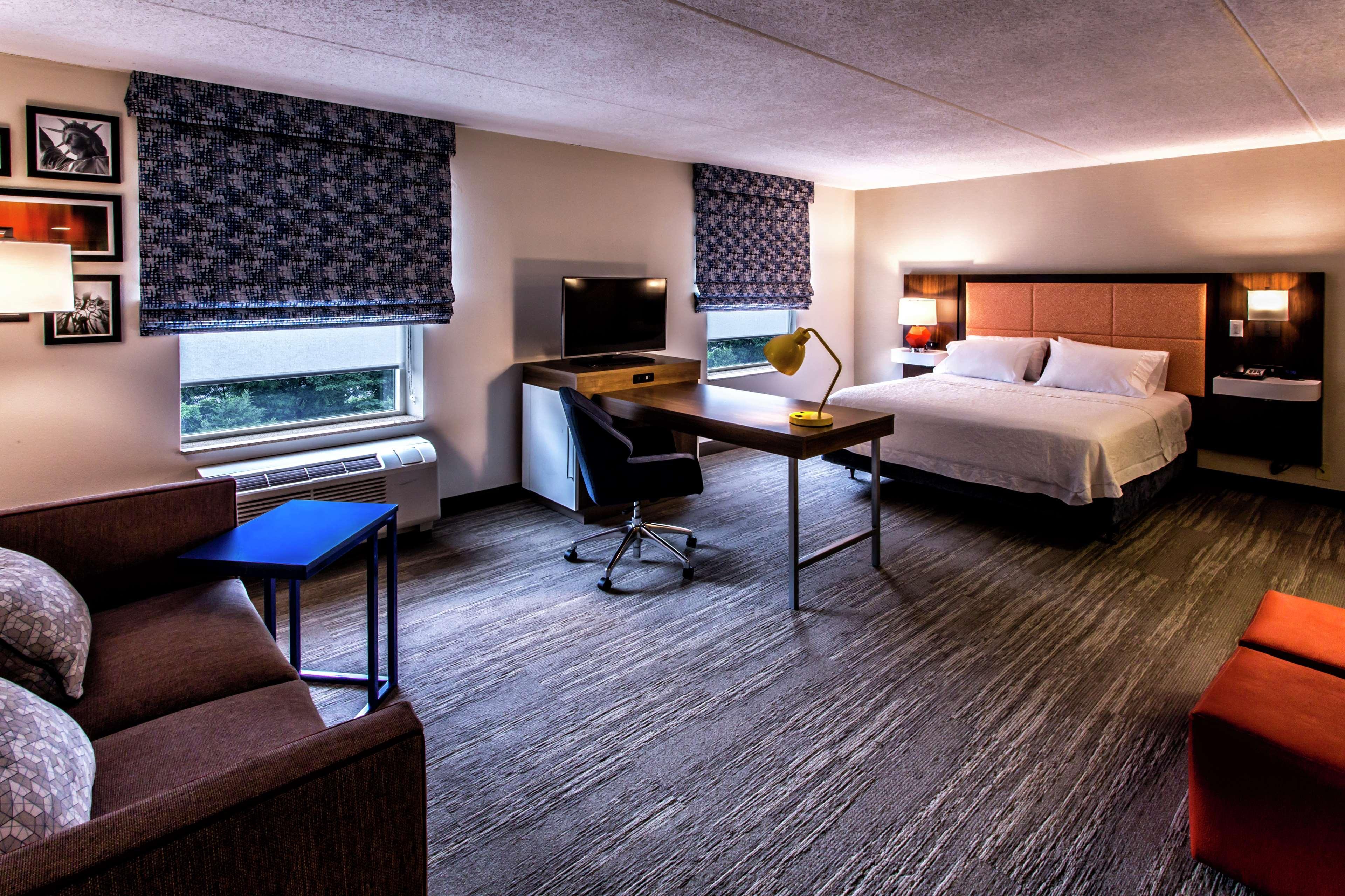 Hampton Inn&suites Staten Island 3*